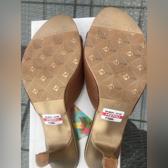 Metro slip on heels NWT - Picture 5 of 5